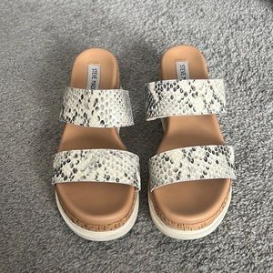 STEVE MADDEN PLATFORM SANDALS